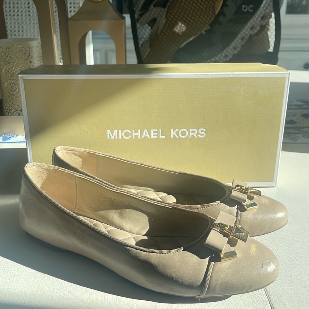 Women’s nude ballet flats